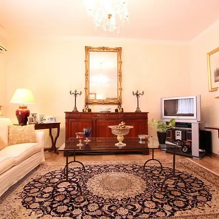 Cagliari's Cozy Private Bedroom, Sleeps 2 *