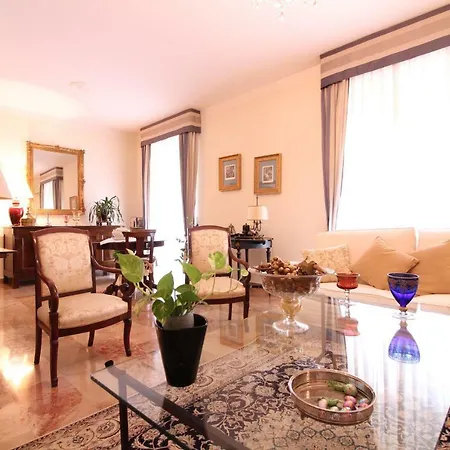 Cagliari's Cozy Private Bedroom, Sleeps 2 *